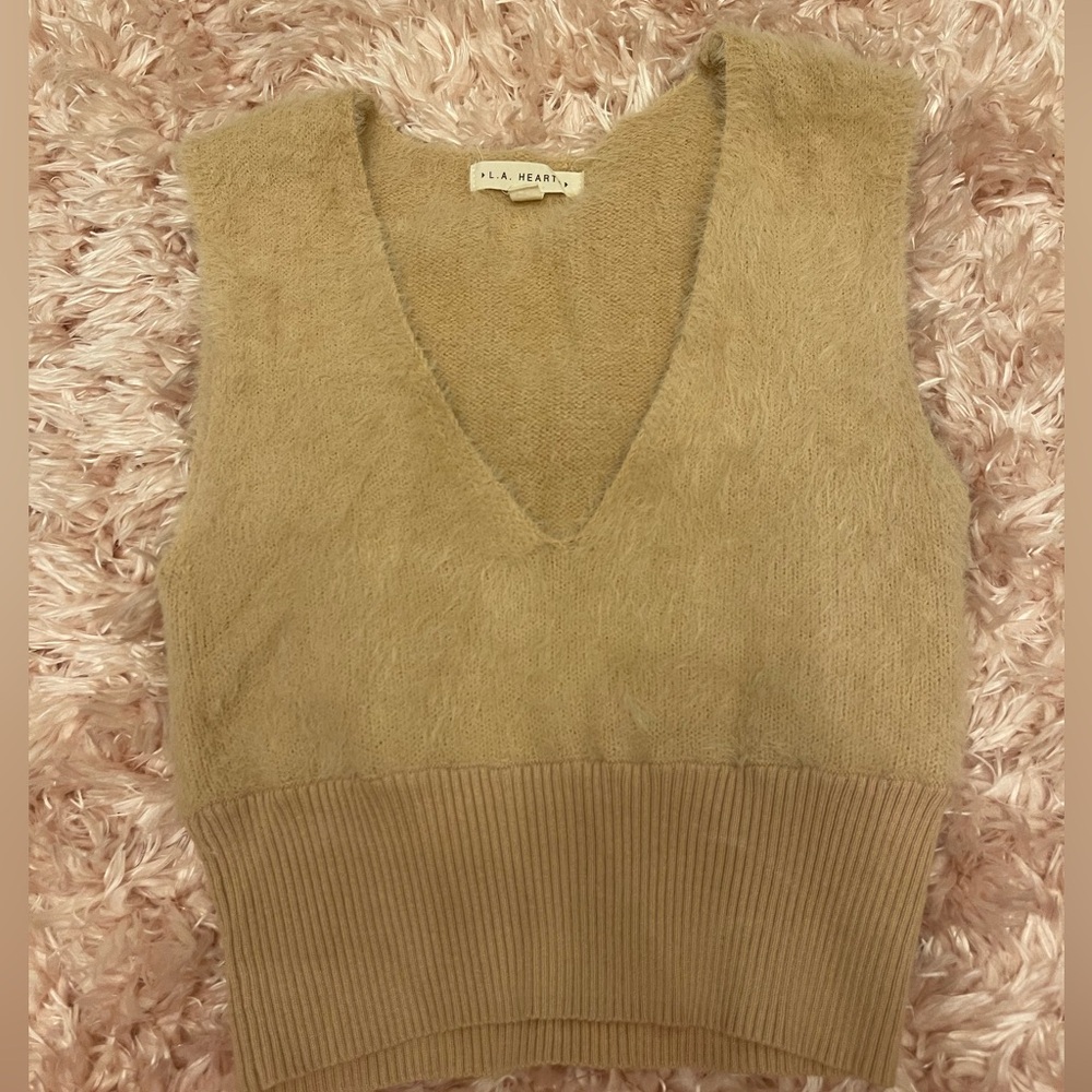 La hearts cropped tank